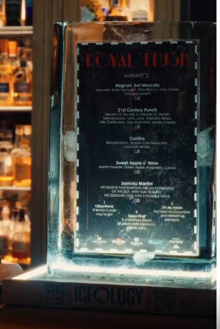 Menu de cocktails congelado num bloco de gelo